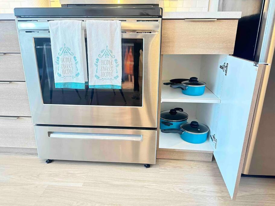 Modern Apartment Downtown Tacoma Near The Convention Center, Free Netflix , King Size Bed & Futon Sofa Bed , Ac, Great Amenities Rooftop, Self-Check-In Экстерьер фото