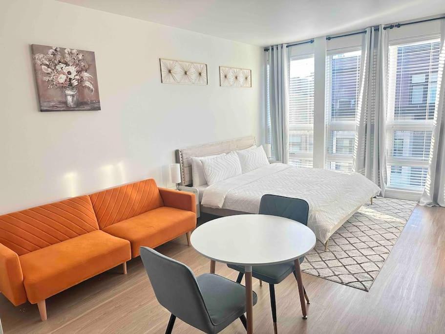 Modern Apartment Downtown Tacoma Near The Convention Center, Free Netflix , King Size Bed & Futon Sofa Bed , Ac, Great Amenities Rooftop, Self-Check-In Экстерьер фото