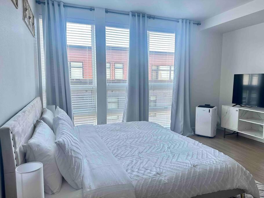 Modern Apartment Downtown Tacoma Near The Convention Center, Free Netflix , King Size Bed & Futon Sofa Bed , Ac, Great Amenities Rooftop, Self-Check-In Экстерьер фото